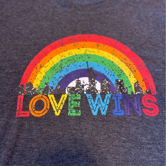 Love Wins Womens Rainbow Pride LGBTQ Tee Shirt Size Large - Picture 5 of 8